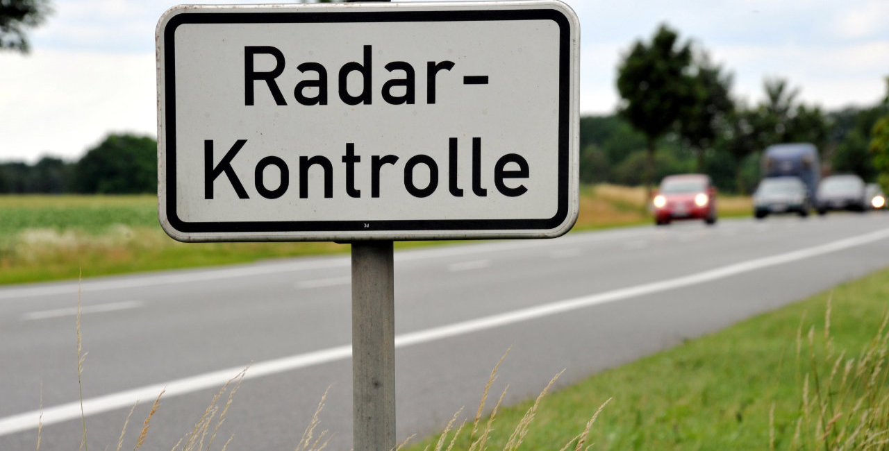 Schild Radarkontrolle